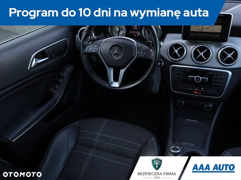 Mercedes-Benz GLA - 9