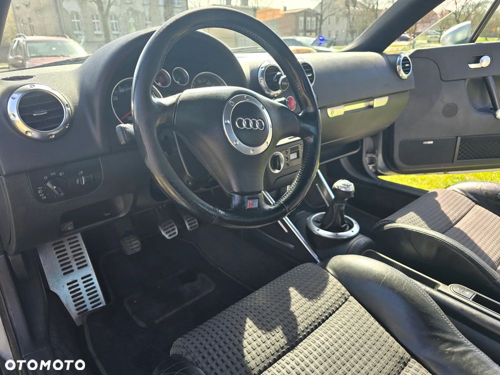 Audi TT Coupé 1.8T Quattro - 17