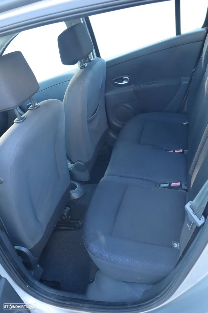 Renault Clio 1.2 16V Expression - 21