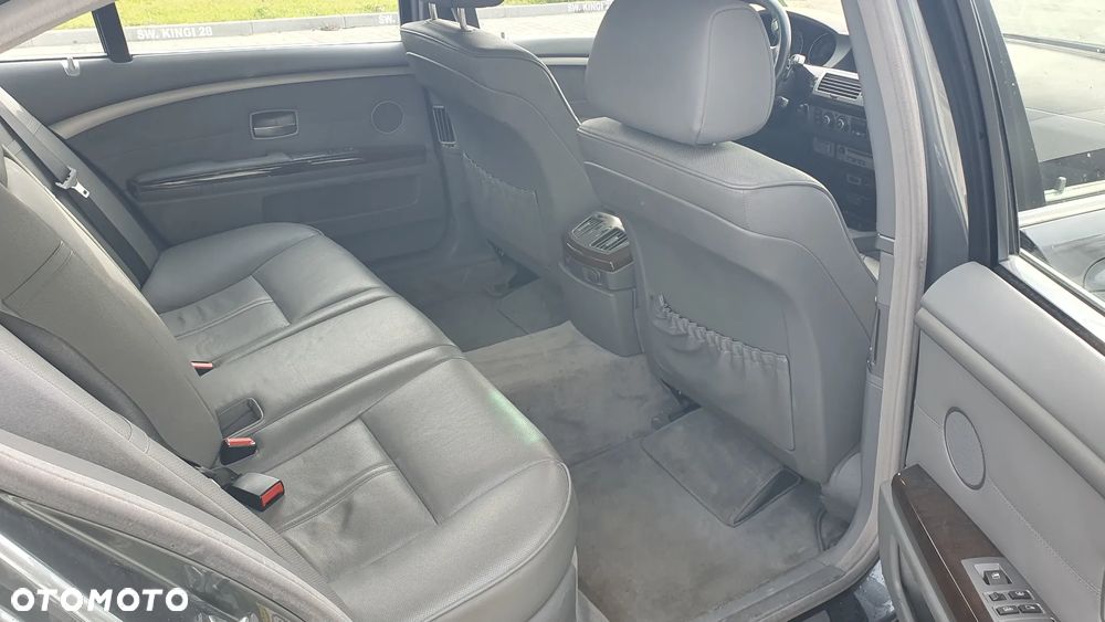 BMW Seria 7 740i - 13