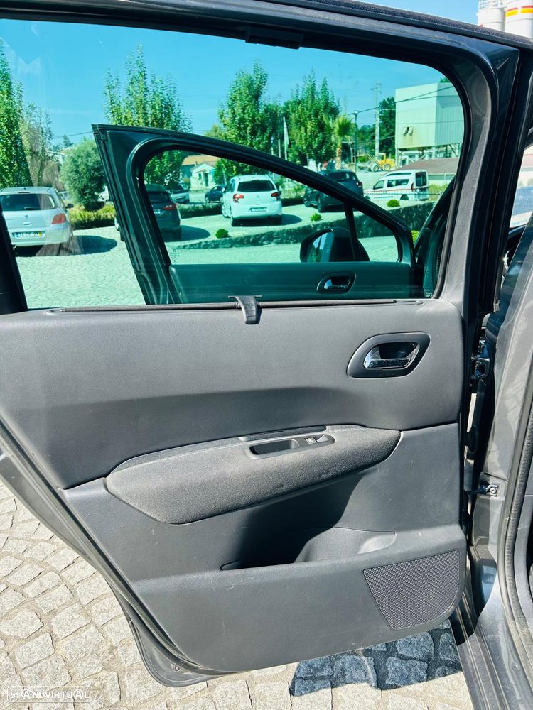 Peugeot 5008 HDI FAP 115 Family - 9