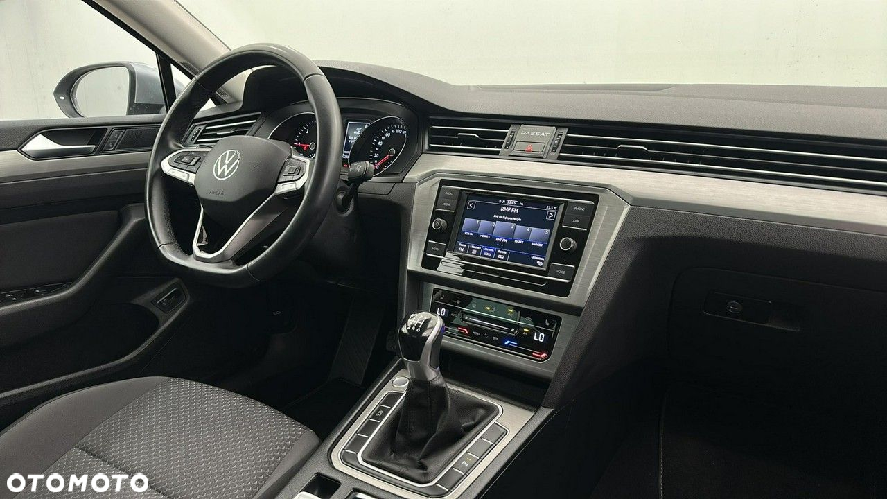 Volkswagen Passat - 15