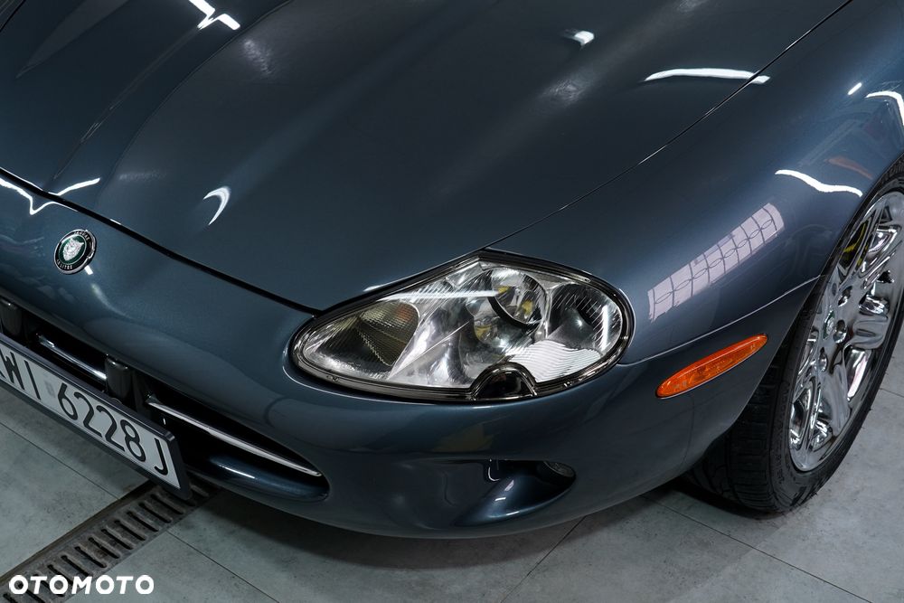 Jaguar XK8 - 28