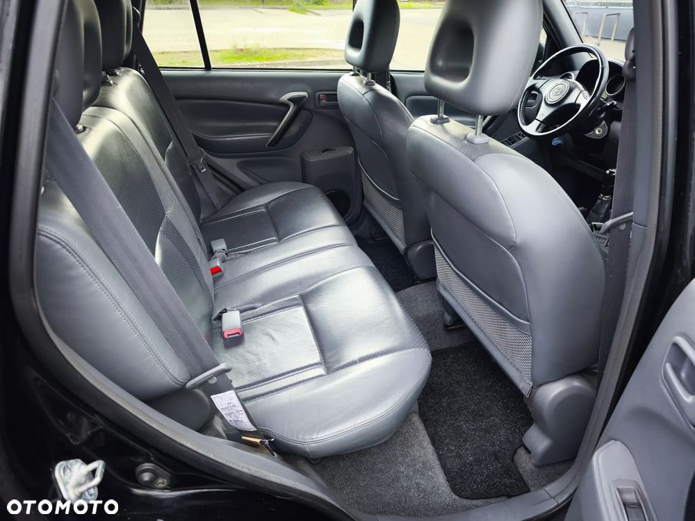 Toyota RAV4 2.0 D-4D 4x4 - 4