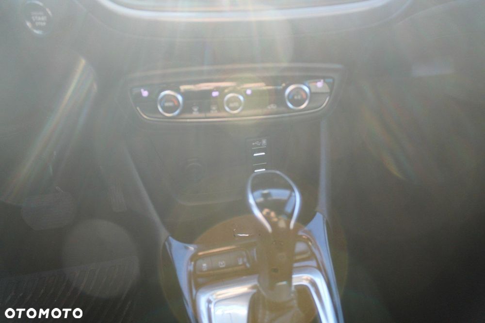 Opel Crossland X - 18