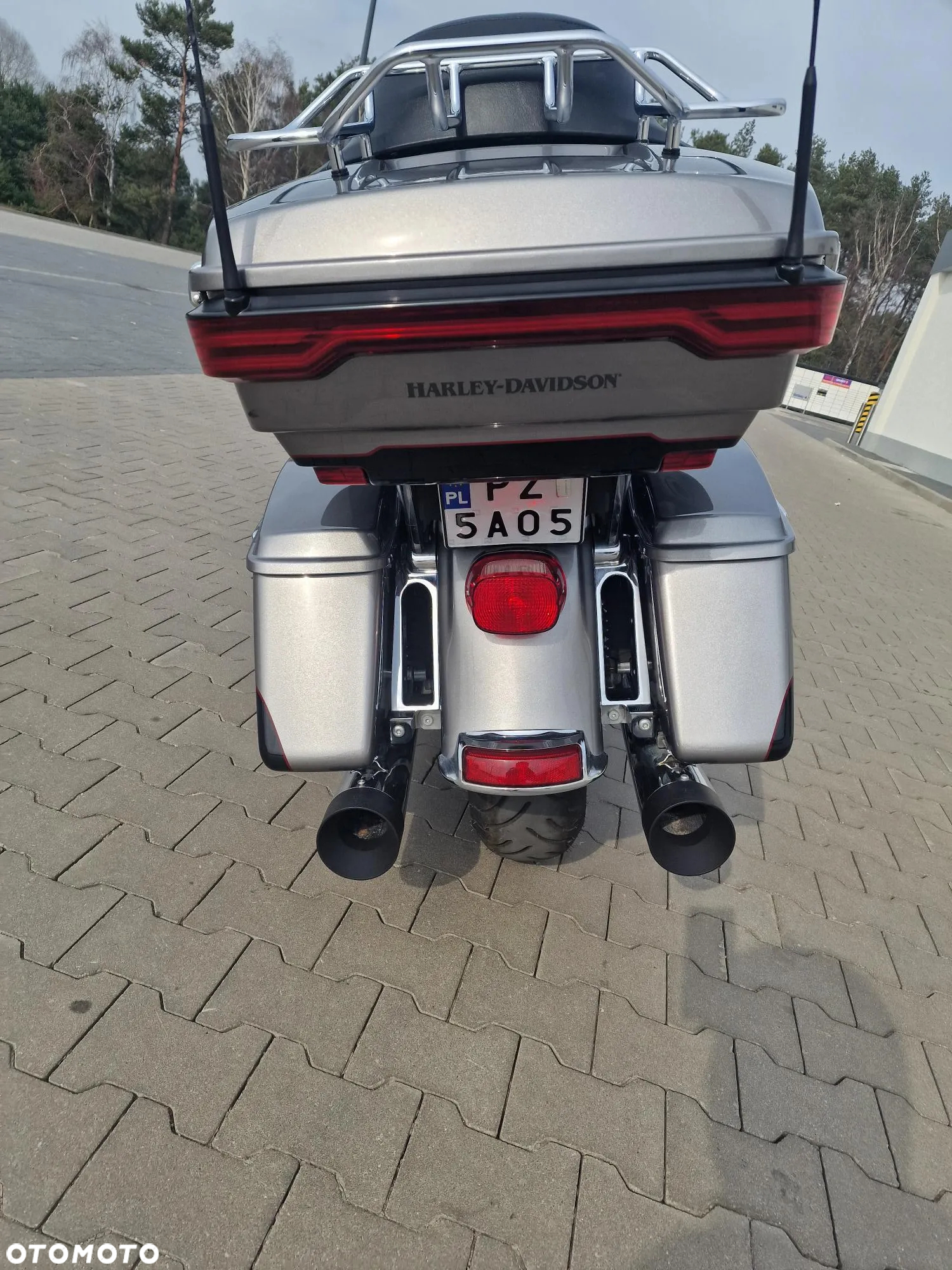 Harley-Davidson FLH Electra Glide - 5