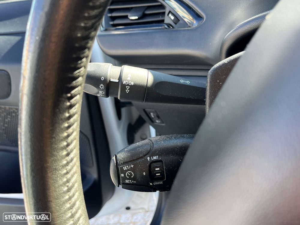 Peugeot 208 1.2 PureTech Active - 29