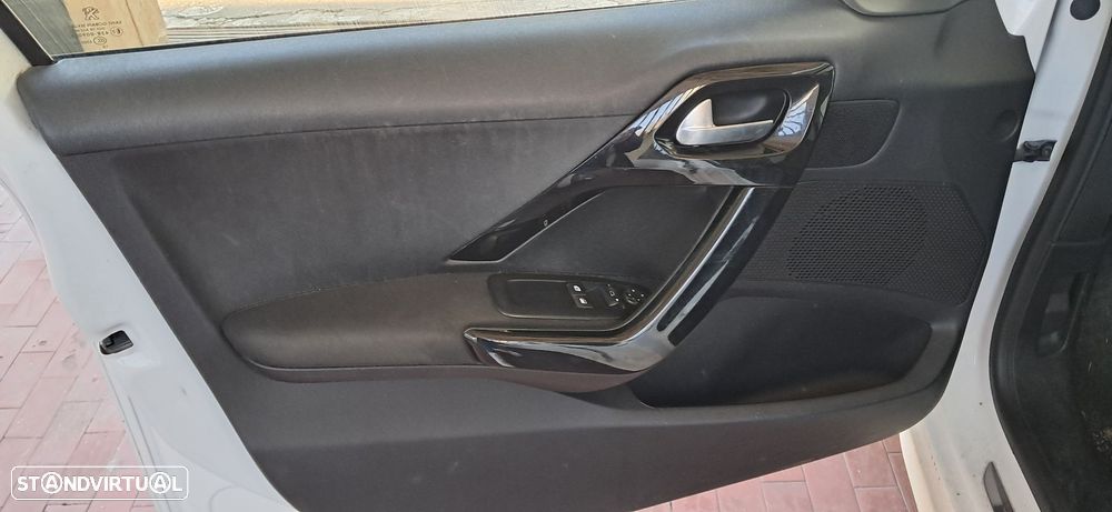 Peugeot 208 1.2 PureTech Active - 4