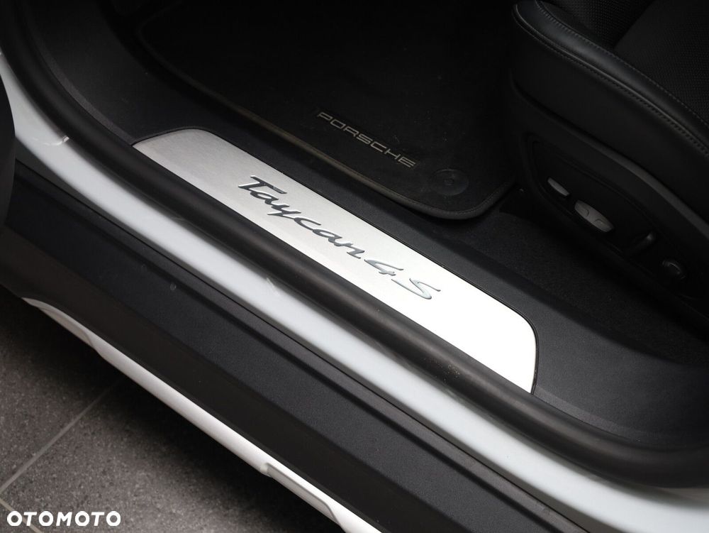Porsche Taycan - 21