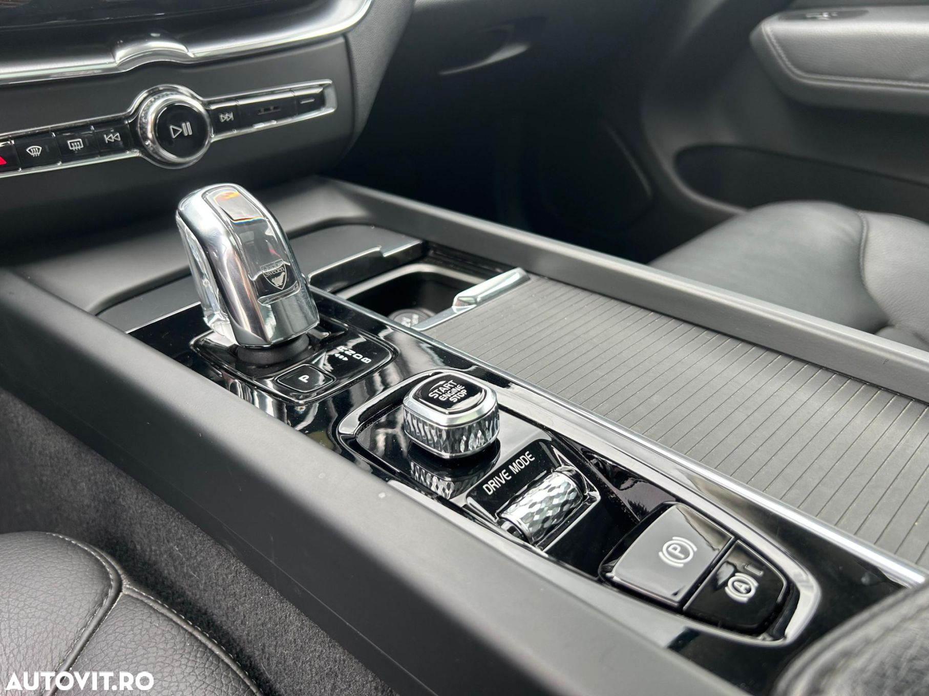 Volvo XC 60 T8 Twin Engine AWD Geartronic Momentum - 19