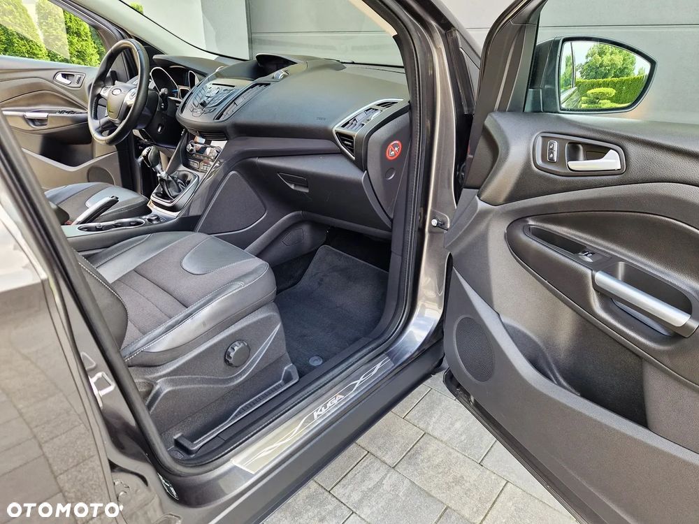 Ford Kuga 2.0 TDCi 2x4 Titanium - 18