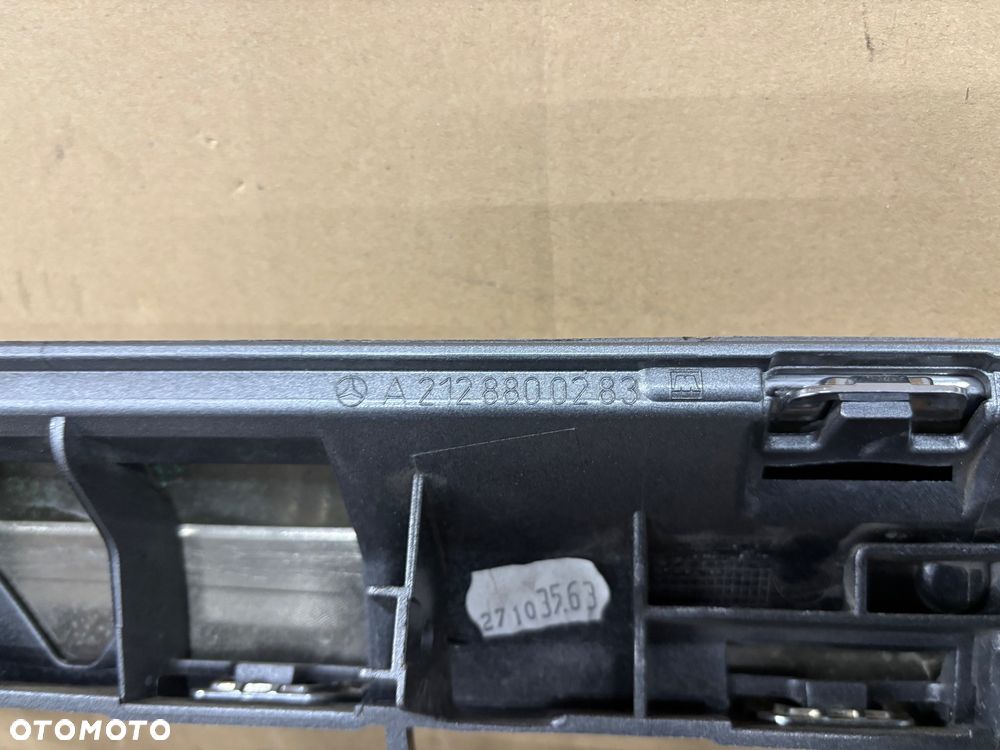 Mercedes E Klasa 212 Atrapa,Grill A212 880 02 83 - 3