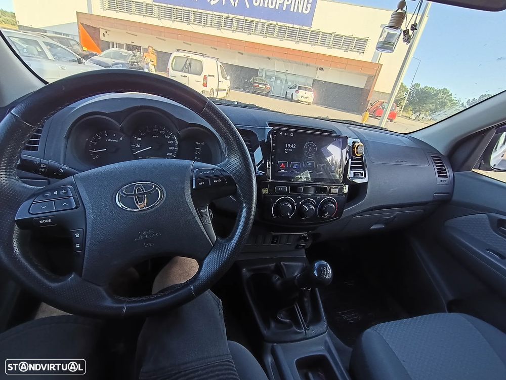 Toyota Hilux 2.5 D-4D 4WD CD CM AC - 36