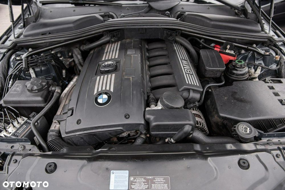 BMW Seria 5 523i Edition Sport - 32