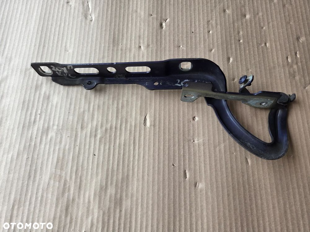 Zawias maski prawy Peugeot 208 KUC - 1