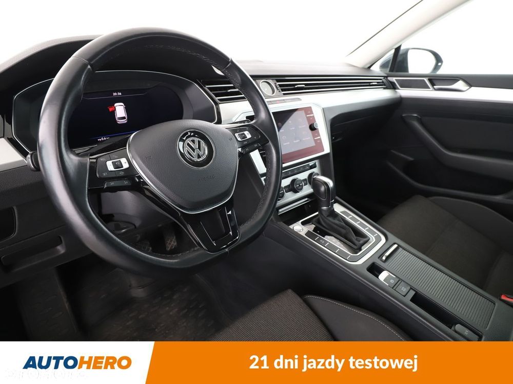 Volkswagen Passat - 11