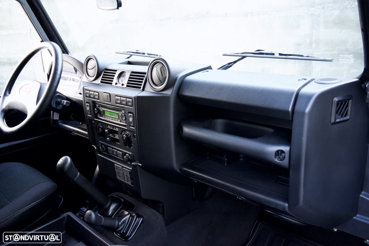 Land Rover Defender 110 SW 2.4 CRD S - 35