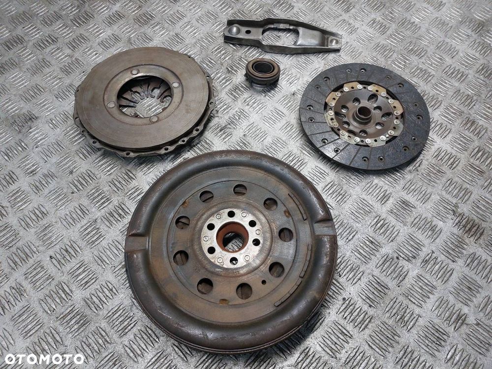 KOŁO DWUMASOWE + TARCZA + DOCISK + ŁOŻYSKO OPOROWE VW BORA I 1.9 TDI - 6