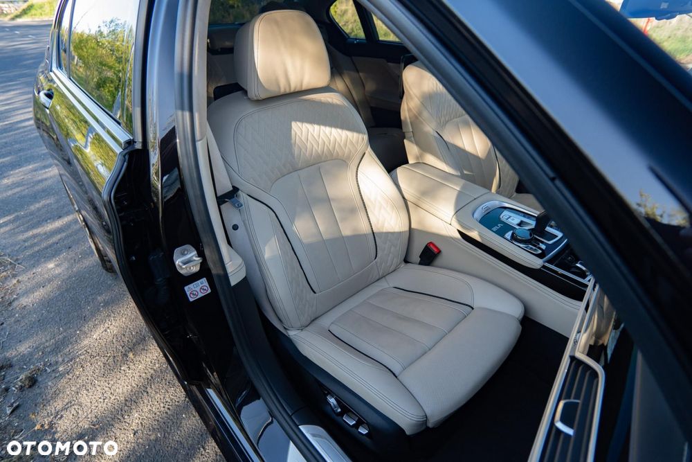 BMW Seria 7 M760Li xDrive - 15