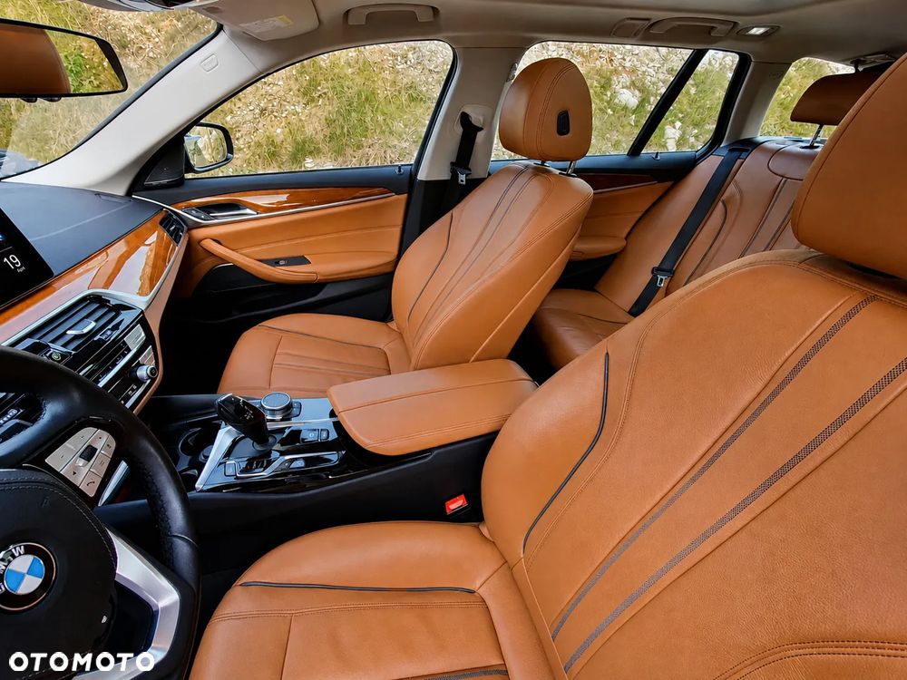 BMW Seria 5 540d xDrive mHEV - 26