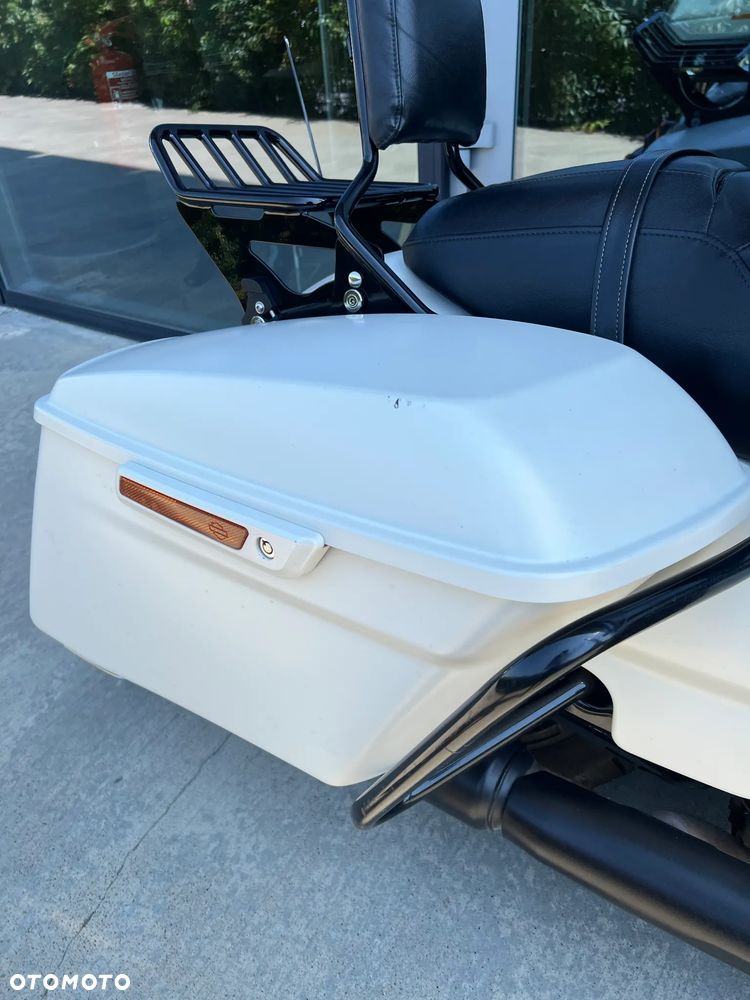 Harley-Davidson Touring Street Glide - 12
