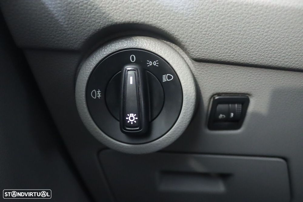 VW Transporter 2.0 TDI L.Business - 16