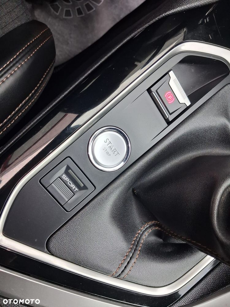 Peugeot 3008 PureTech 130 Stop & Start GPF Allure Business-Paket - 17