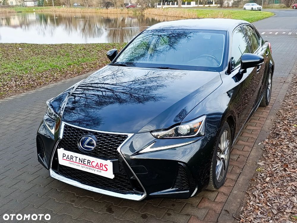 Lexus IS 300h Business Edition - 1