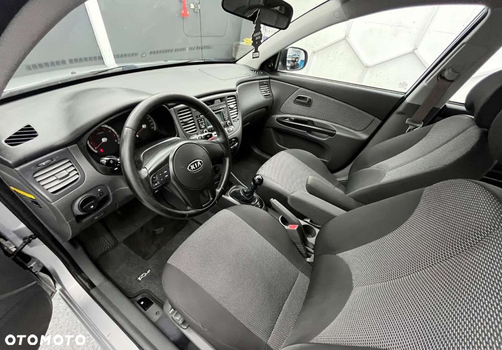 Kia Rio - 19