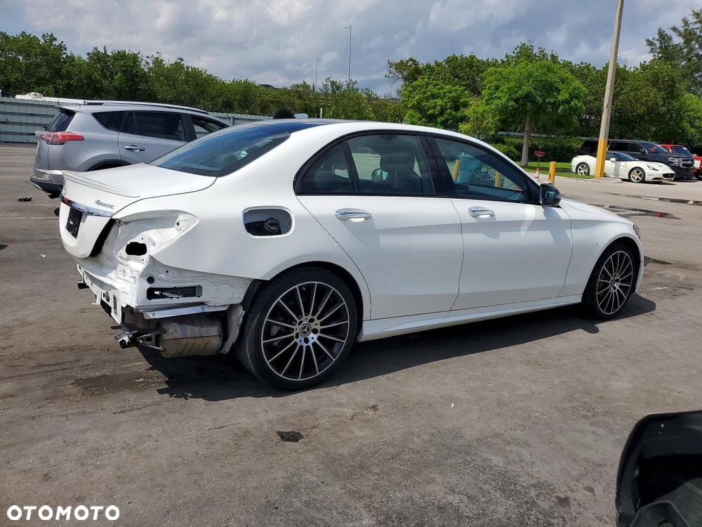 Mercedes-Benz Klasa C 300 9G-TRONIC AMG Line - 4