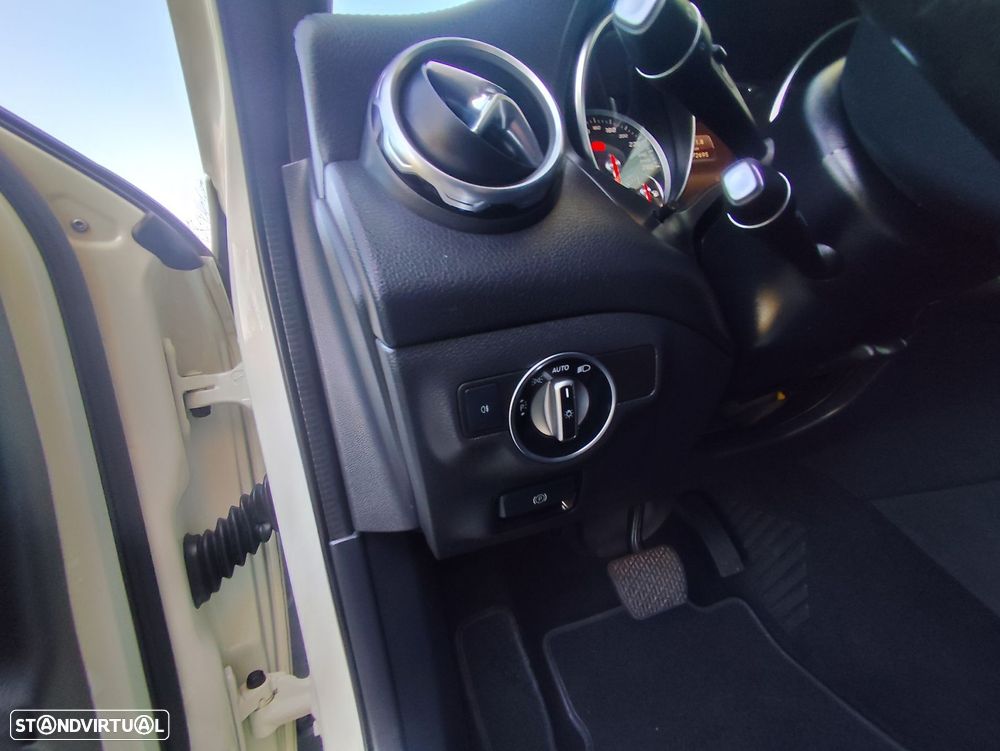 Mercedes-Benz GLA 180 CDI Urban Aut. - 23