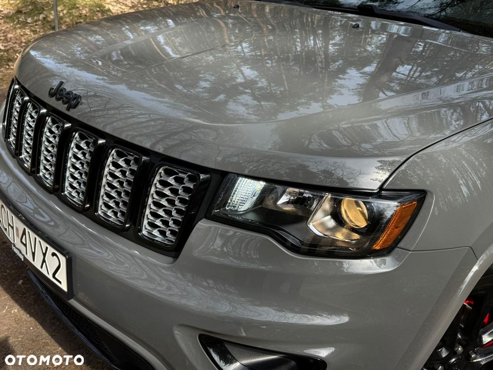 Jeep Grand Cherokee - 21