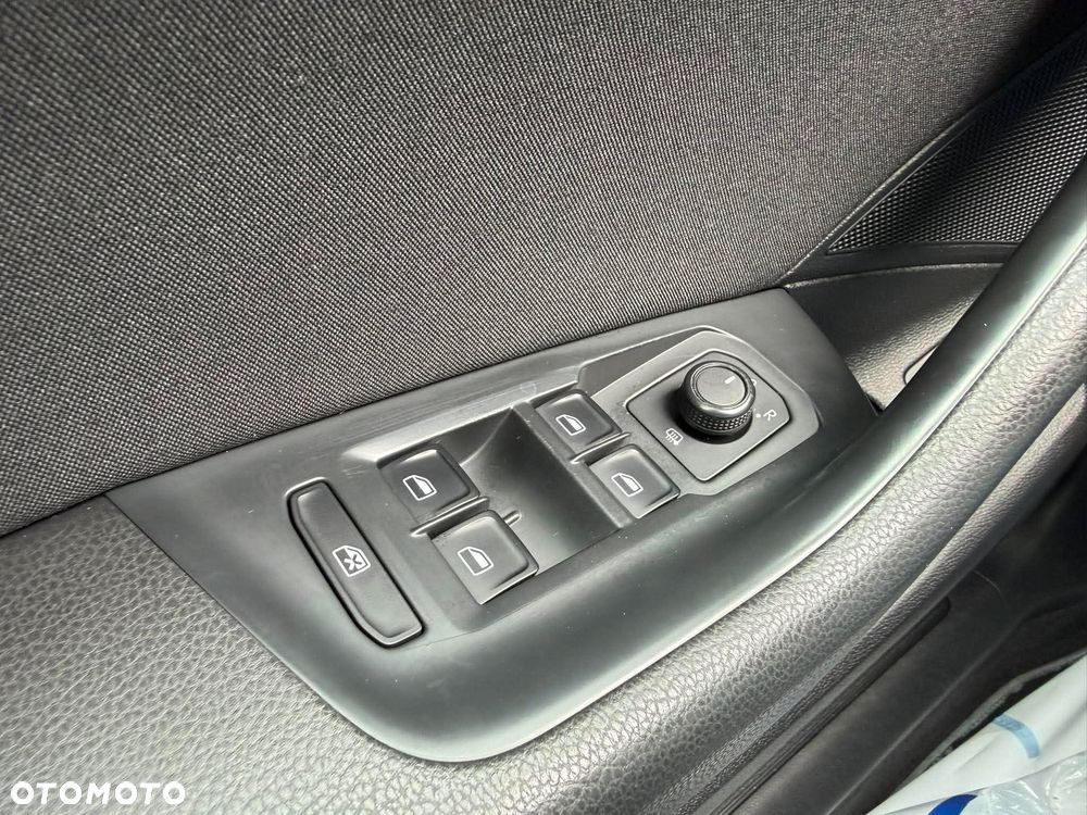 Volkswagen Passat Variant 2.0 TDI SCR DSG Highline - 26