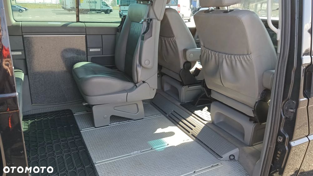 Volkswagen Multivan - 25