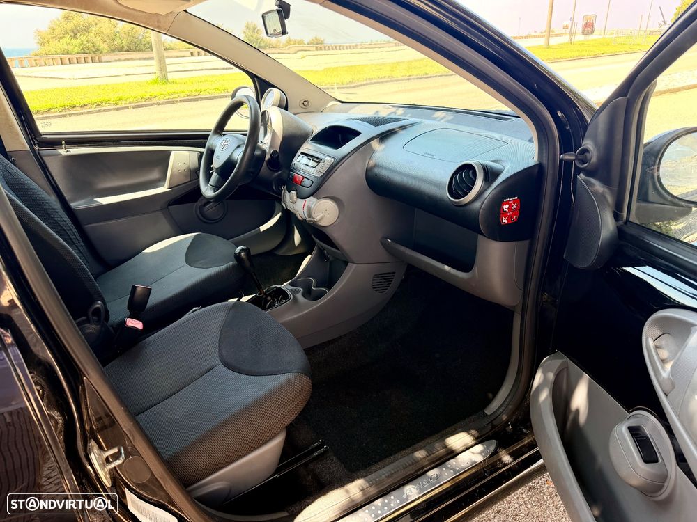 Toyota Aygo 1.0 + Sport Pack MMT - 9