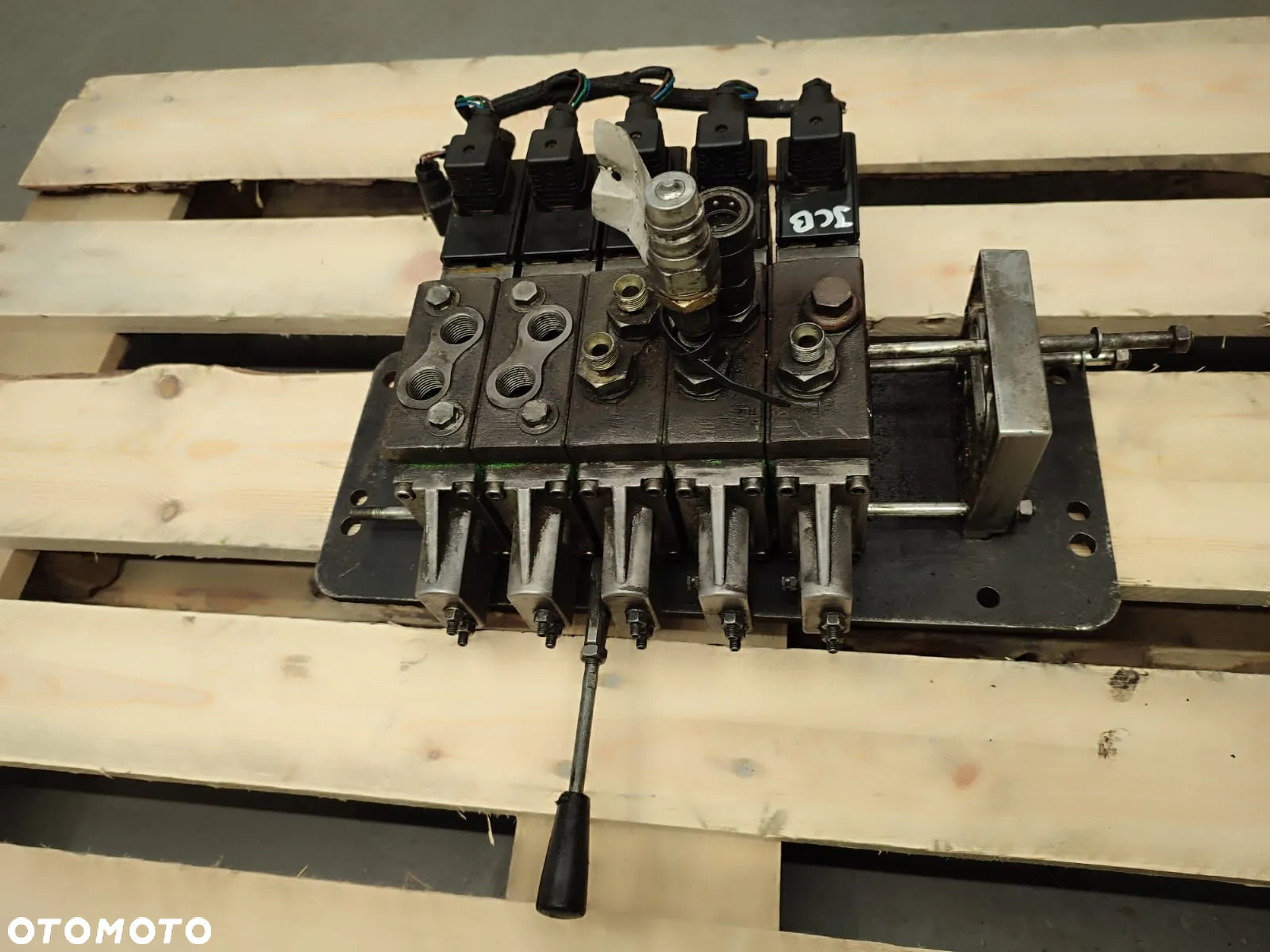 Rozdzielacz hydrauliczny 157H3889 MATBRO TS 260 - 2