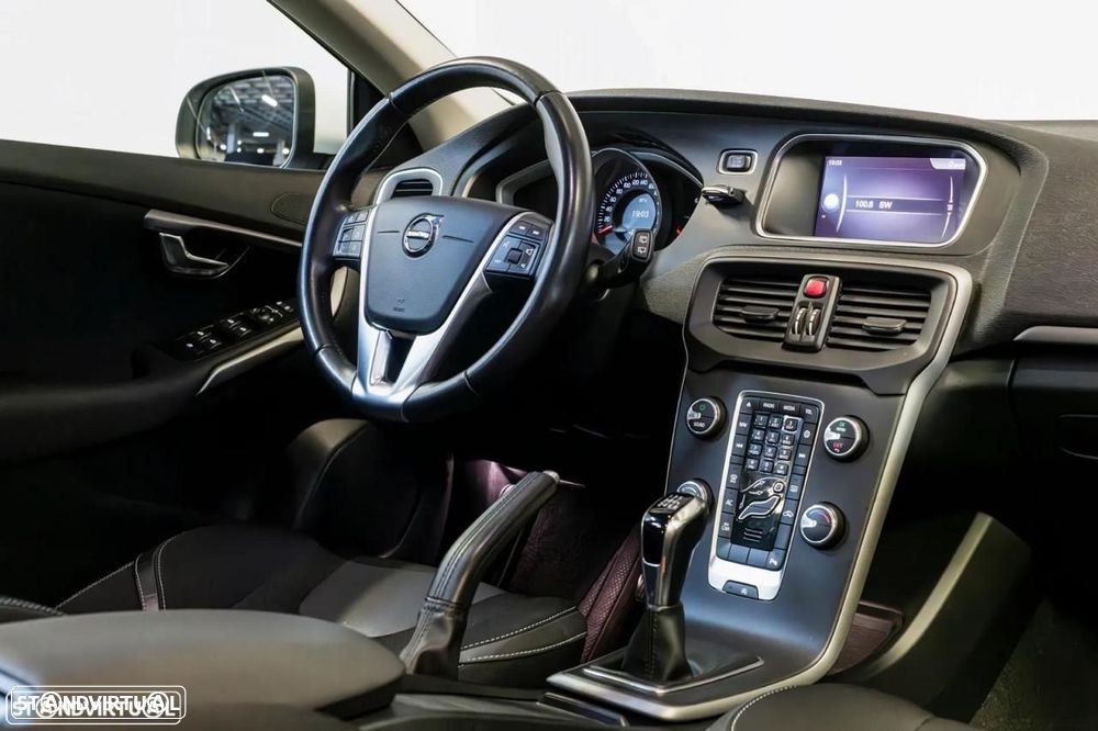 Volvo V40 2.0 D3 Momentum - 5