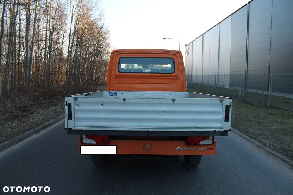 Mercedes-Benz Sprinter - 11
