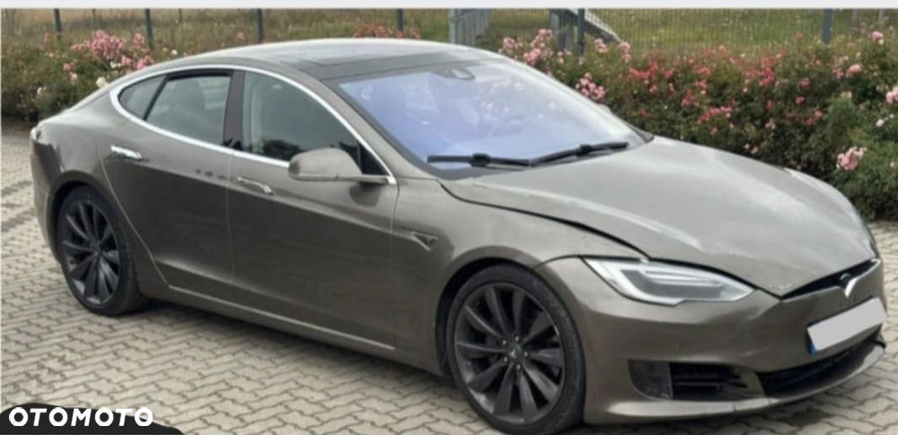 Tesla Model S - 17