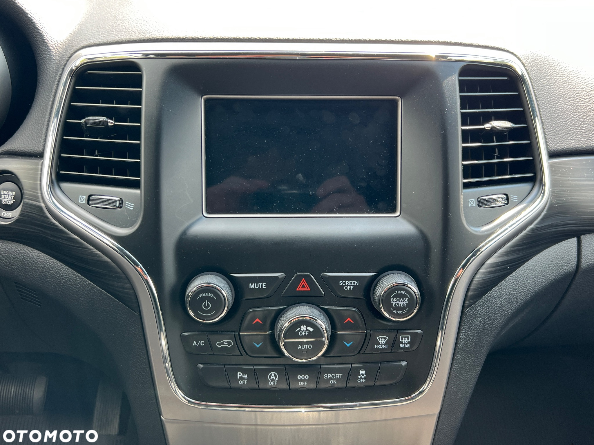 Jeep Grand Cherokee - 18