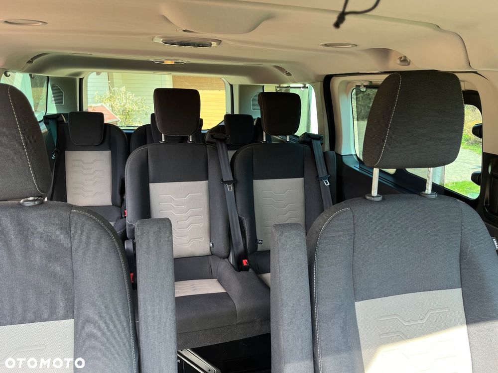 Ford Tourneo Custom - 13