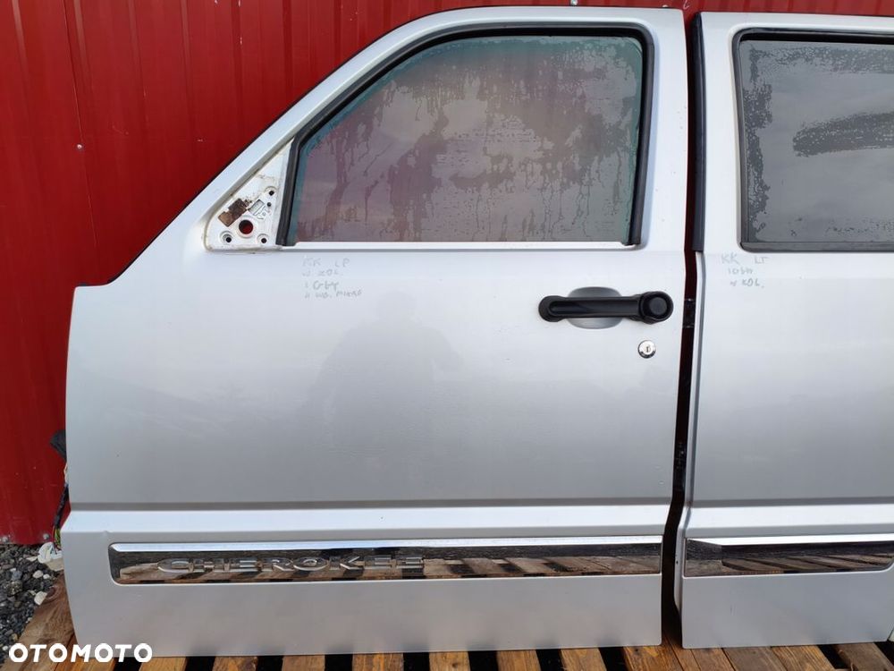 JEEP CHEROKEE LIBERTY KK 07-12 DRZWI LEWY PRZÓD SREBRNY STAN IGŁA - 2