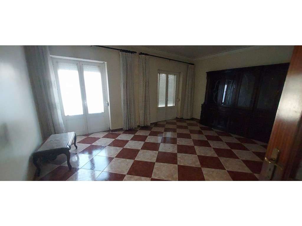 T2 com 110 m², Excelente Localização Dom Nuno Álvares Pereira - Grande imagem: 4/12