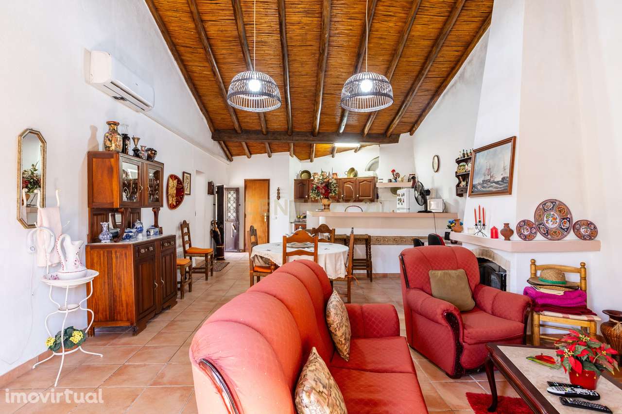 Encantadora Moradia com 7 Divisões  em Parragil Loulé com Vista Campes - Grande imagem: 2/43