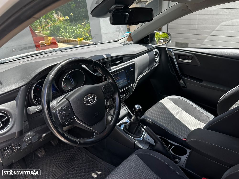 Toyota Auris 1.4 D-4D Comfort+Pack Techno - 32