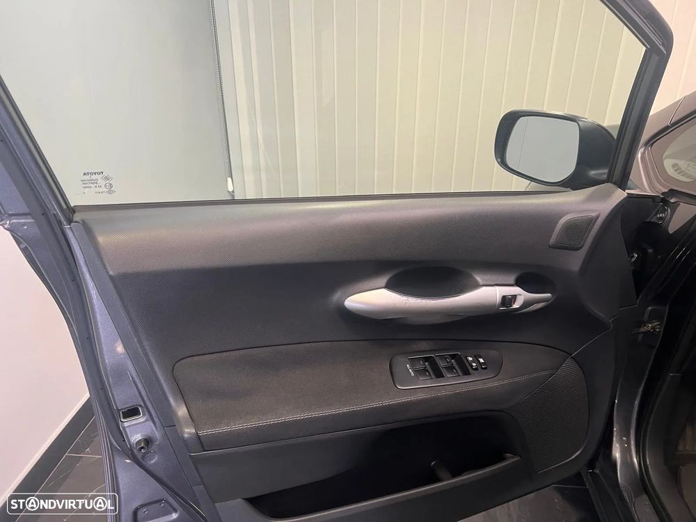 Toyota Auris 1.4 VVT-i AC - 19