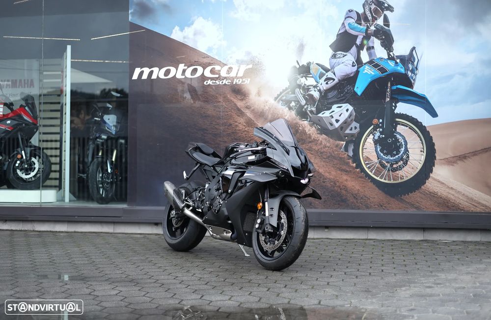 Yamaha YZF R1 2025 BLACK AKRAPOVIC - 3