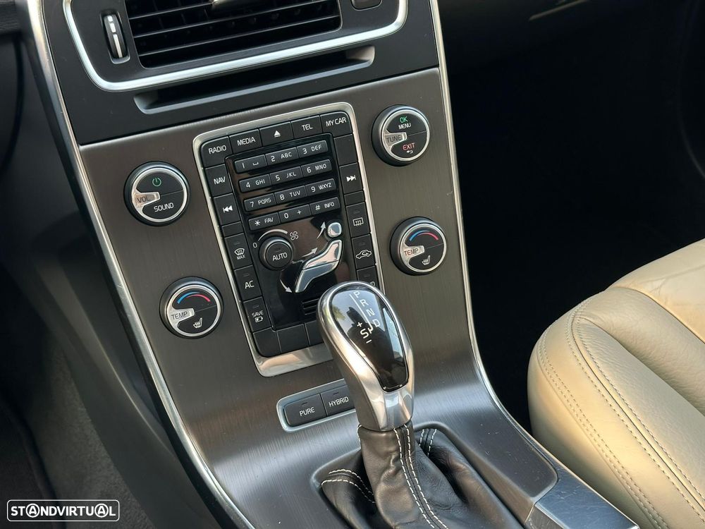 Volvo V60 2.4 D6 Summum AWD Phev - 29