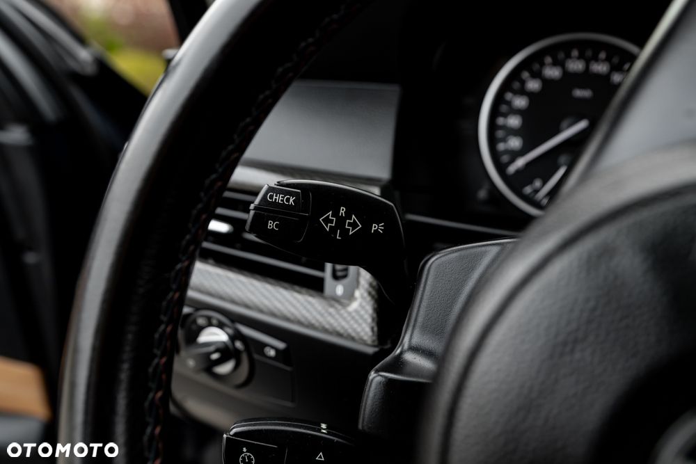 BMW Seria 5 525i xDrive - 28