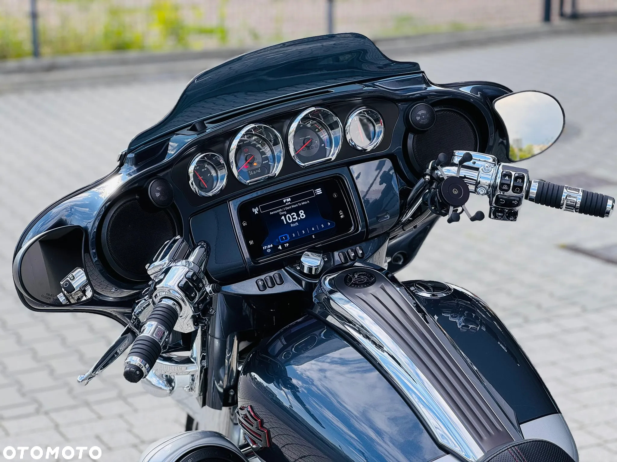 Harley-Davidson Touring Street Glide - 24